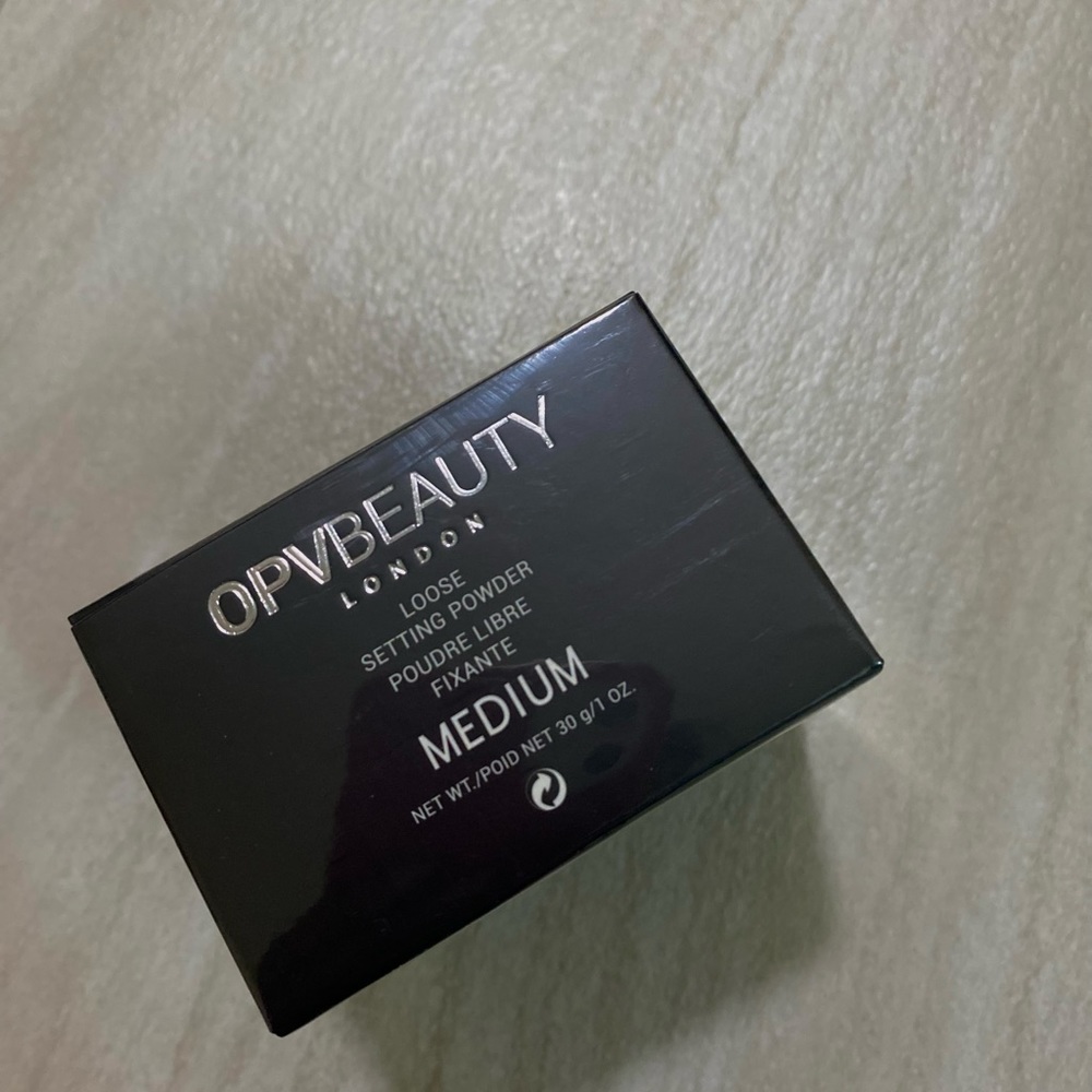 •OPVBEAUTY Loose Setting Powder Medium • Saint Luxe Brow Gel - Picture 3 of 3